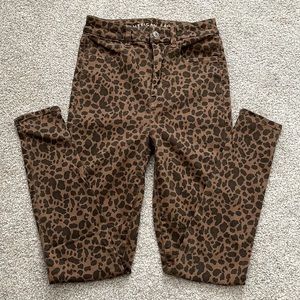 AE Super High-Rise Leopard Curvy Jegging Jeans